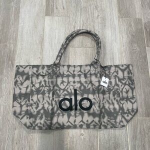 NWT Alo yoga bag